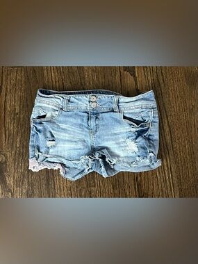 hippie laundry Light Wash Distressed Denim Jean Shorts